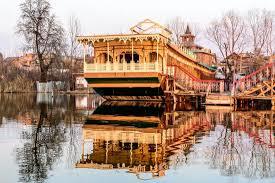 House boat dwellers protest against Govt apathy over rehabilitation